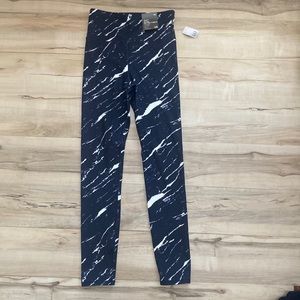 NWT Gap Fit Womens XS Studio Sky High Leggings. Navy Blue and white. Great fit.